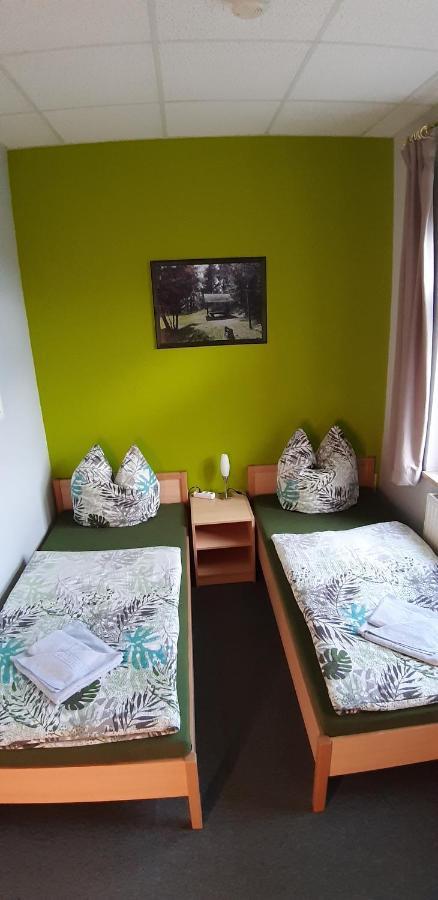 Gasthof Zum Alten Schulmeister Harra ภายนอก รูปภาพ